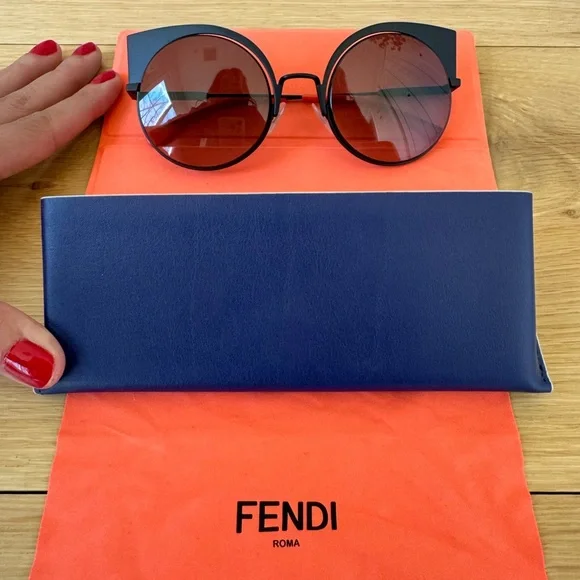 FENDI FF 0177/S CAT EYE SUNGLASSES - Edgy style that was all over the runways - Picture 9 of 12